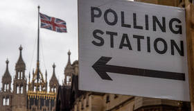 Reino Unido vai às urnas com Partido Conservador em crise e trabalhista favorito pela primeira vez em 14 anos