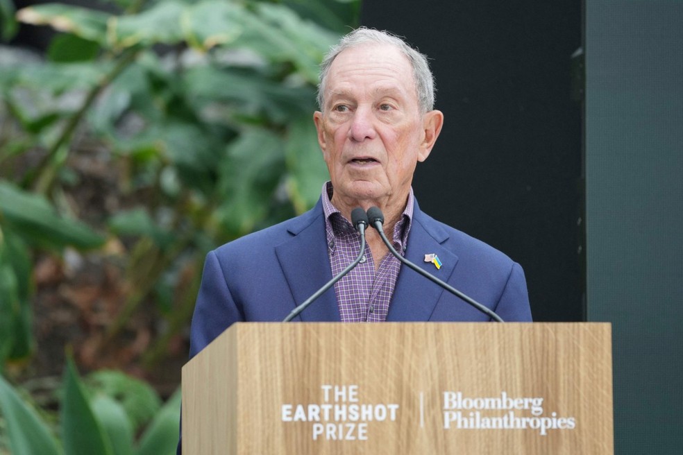 Michael Bloomberg, ex-prefeito de Nova York e fundador da Bloomberg, durante evento climático em Londres — Foto: Kin Cheung / AFP