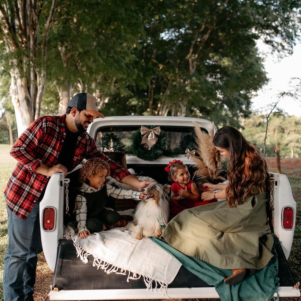 Biah Rodrigues é casada com o cantor sertanejo Sorocaba, com quem já tem dois filhos — Foto: @thailazarinifotografia