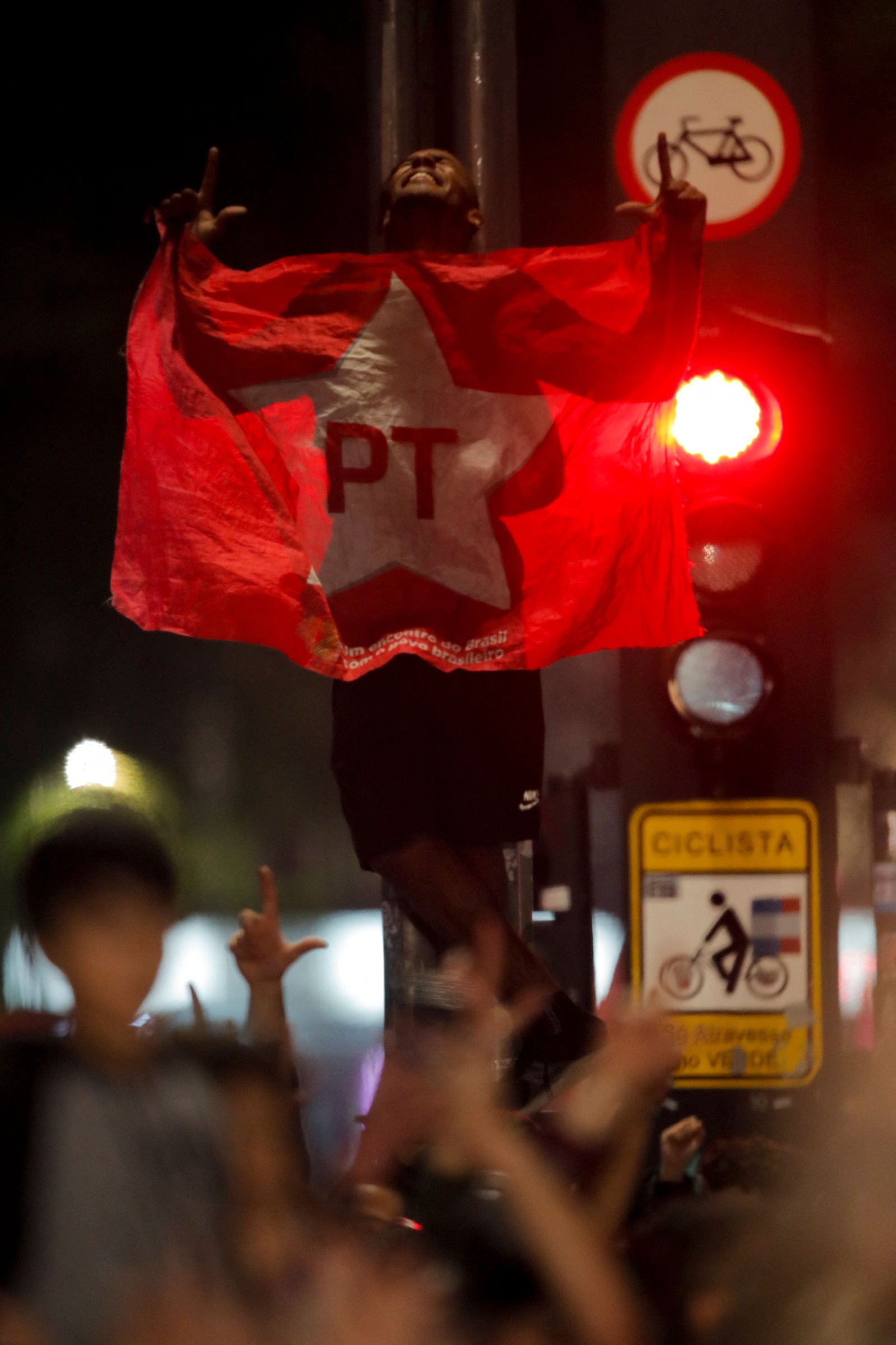 Militância do PT se reuniu na Avenida Paulista, em São Paulo — Foto: Caio Guatelli/AFP