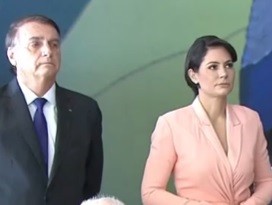 O presidente estava acompanhado da primeira-dama, Michelle, que também se emocionou durante evento no Clube Naval — Foto: Reprodução/Youtube