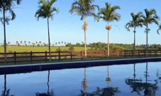 Piscina e área verde do rancho — Foto: Reprodução