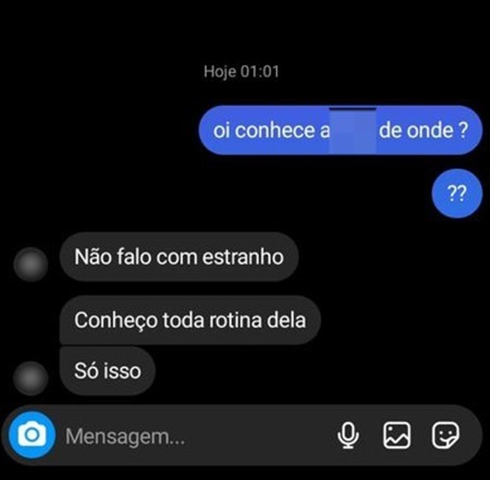 'Não falo com estranhos', ao ser perguntado por outra pessoa sobre as perseguições à jovem — Foto: Reprodução