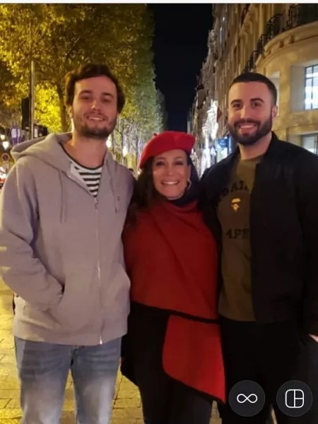 Susana Vieira ao lado dos natos, Rafael e Bruno — Foto: Reprodução Instagram