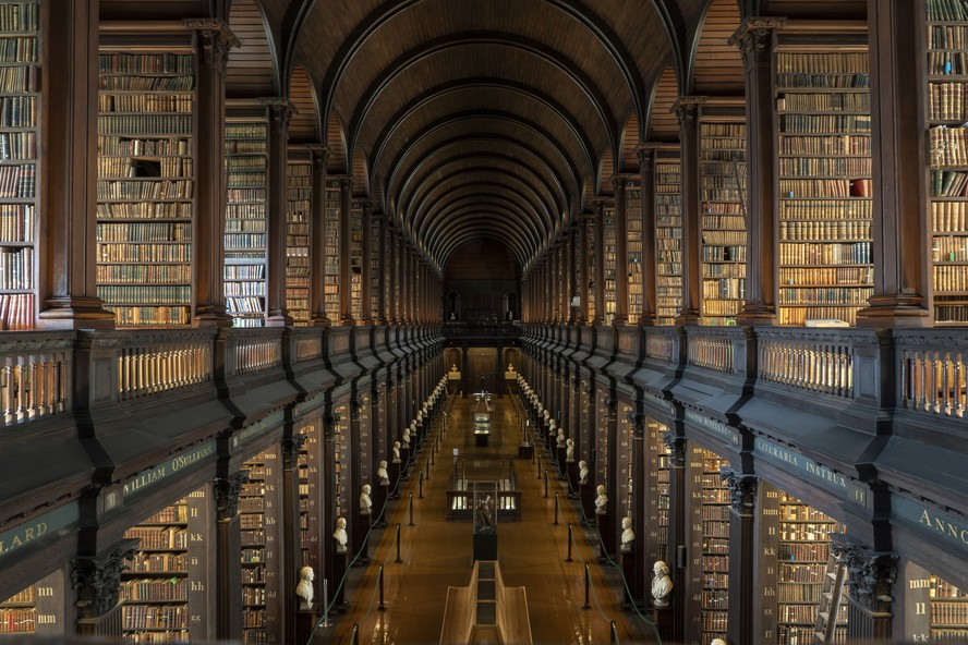 O chamado The Long Room, na biblioteca do Trinity College Dublin