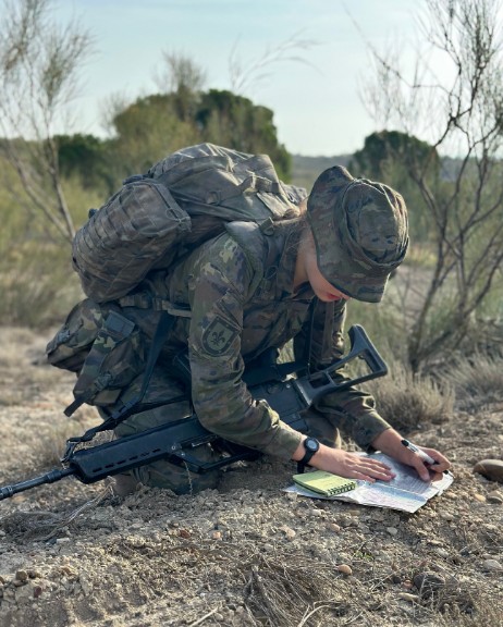 Princesa Leonor passa por treinamento individual de combate — Foto: Casa Real de Espanha