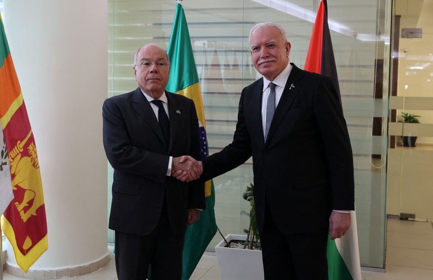 Ministro das Relações Exteriores do Brasil, Mauro Vieira foi recebido pelo chanceler da Autoridade Palestina, Riad al-Malki
