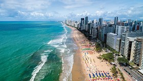 Sujeira em 36% de praias em 10 estados mostra Brasil longe da meta do esgoto tratado