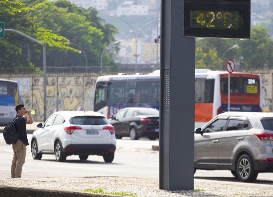 Termômetro na Avenida Presidente Vargas, no Centro, marcava 42 graus no dia 16 de novembro