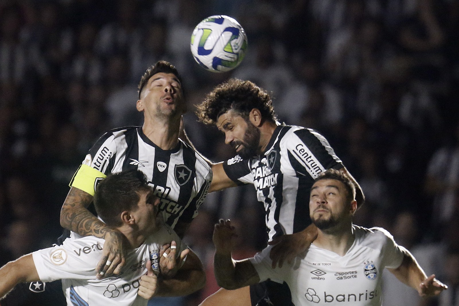 Contra o Grêmio, o Botafogo ganhava de 3x1, mas levou uma virada impressionada no segundo tempo — Foto: Vitor Silva/Botafogo