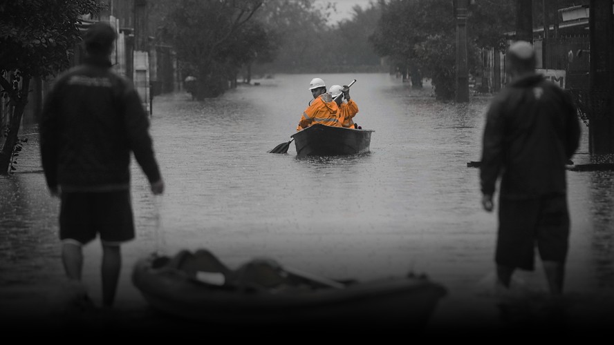 Equipes de busca em Canoas, após inundações no estado do Rio Grande do Sul