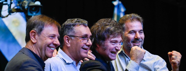 Vitória de Milei no pleito argentino é a pior derrota do peronismo em 40 anos — Foto: Luis Robayo/AFP