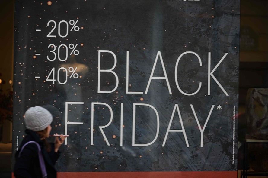 Para aproveitar a Black Friday, sites comparadores de preços ajudar a identificar promoções