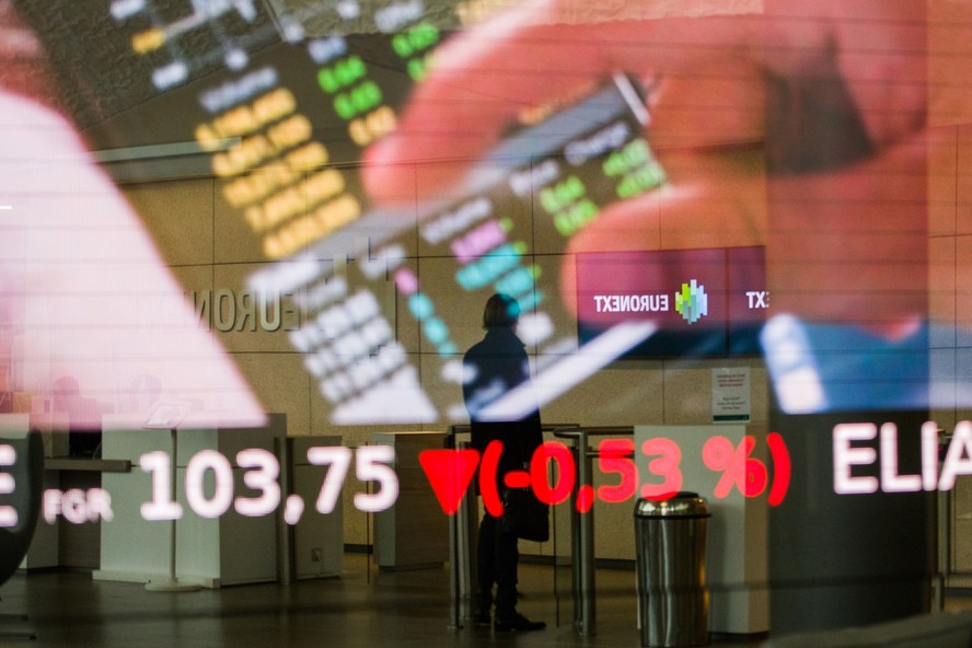 Cotações em queda no painel da Euronext, em Paris