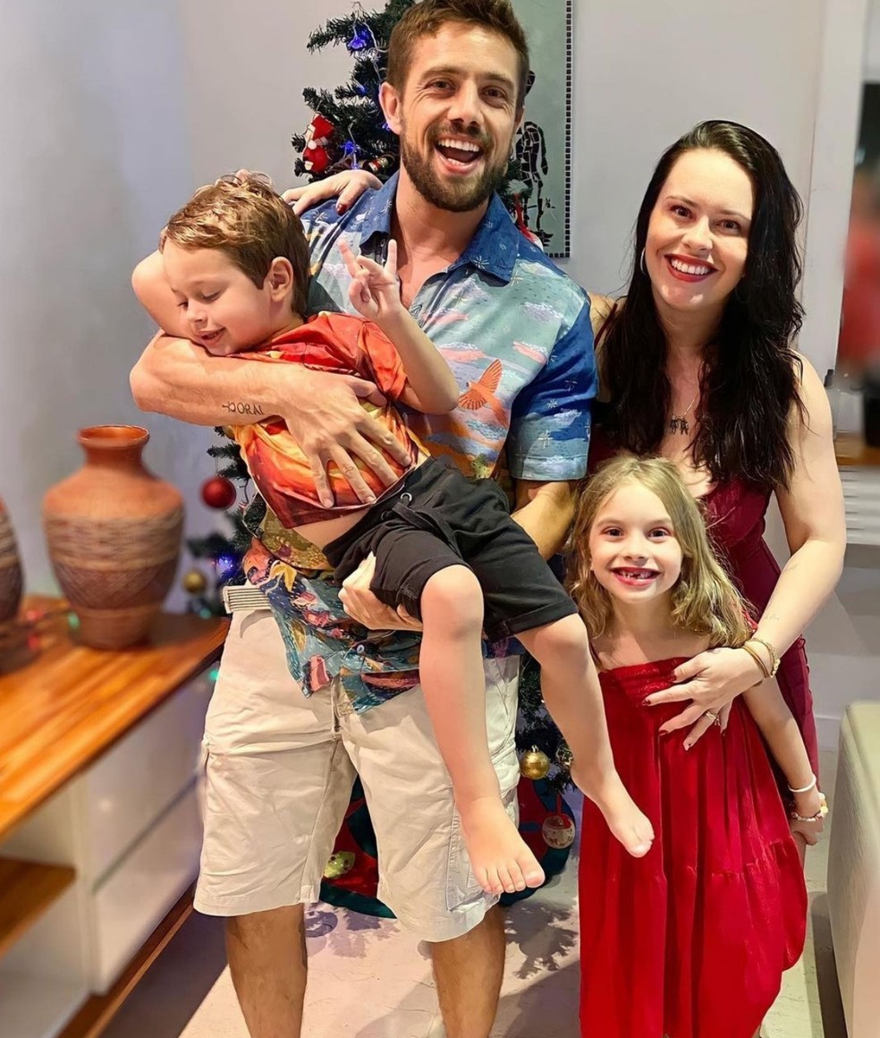 Rafael Cardoso tem dois filhos com a influenciadora Mari Bridi — Foto: Reprodução Instagram