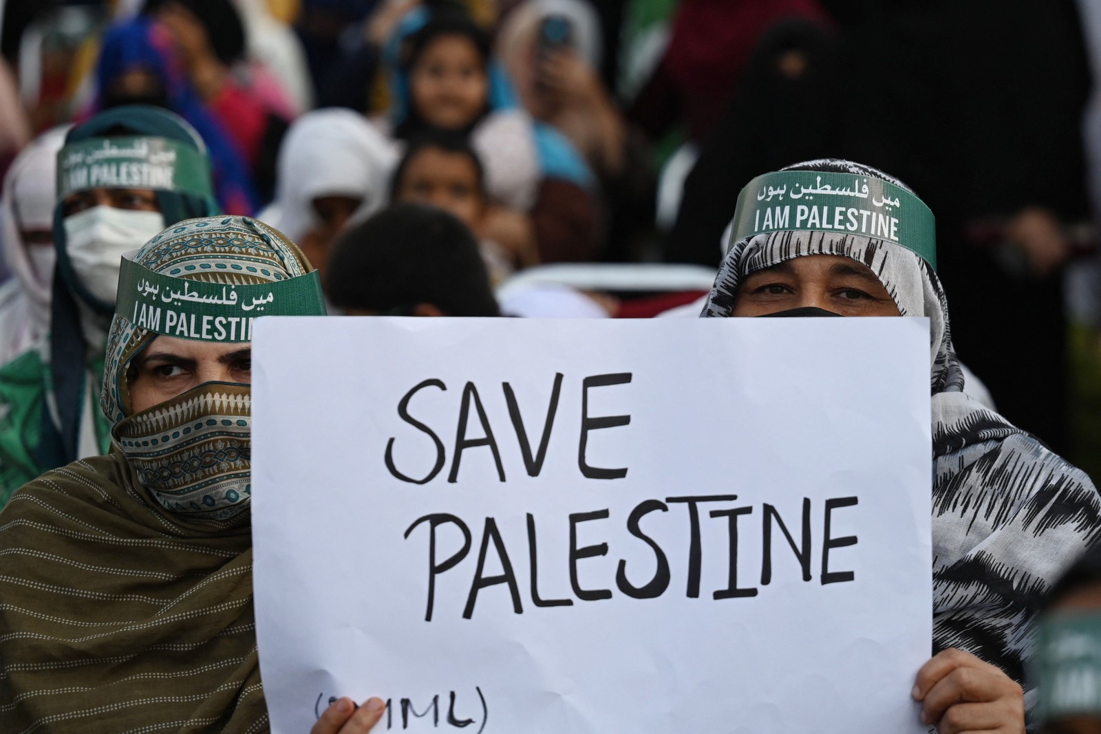 Apoiadores da Liga Muçulmana Markazi do Paquistão (PMML) participam de uma manifestação para expressar sua solidariedade aos palestinos, em Islamabad — Foto: Aamir QURESHI/AFP
