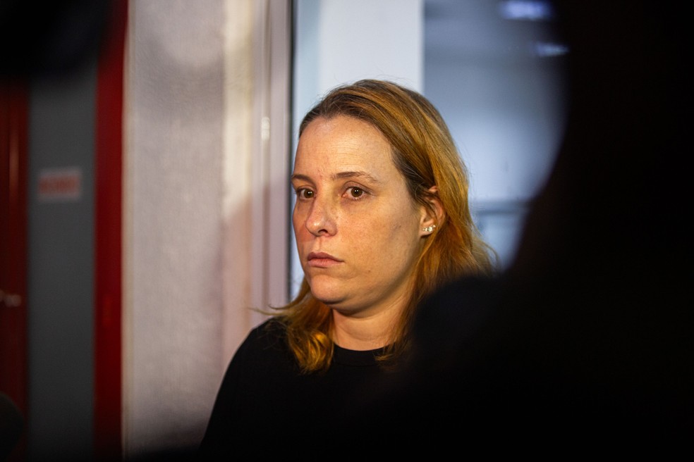 Juliana Salinas presta depoimento na Cidade da Polícia; sua cadela, Mel, morreu há um mês — Foto: Beatriz Orle