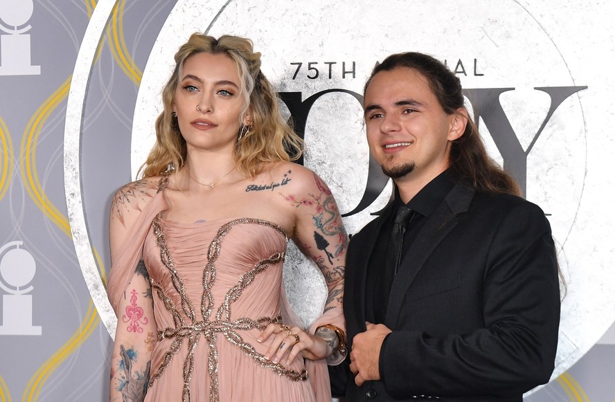 Paris e Prince Jackson no tapete vermelho do Tony Awards