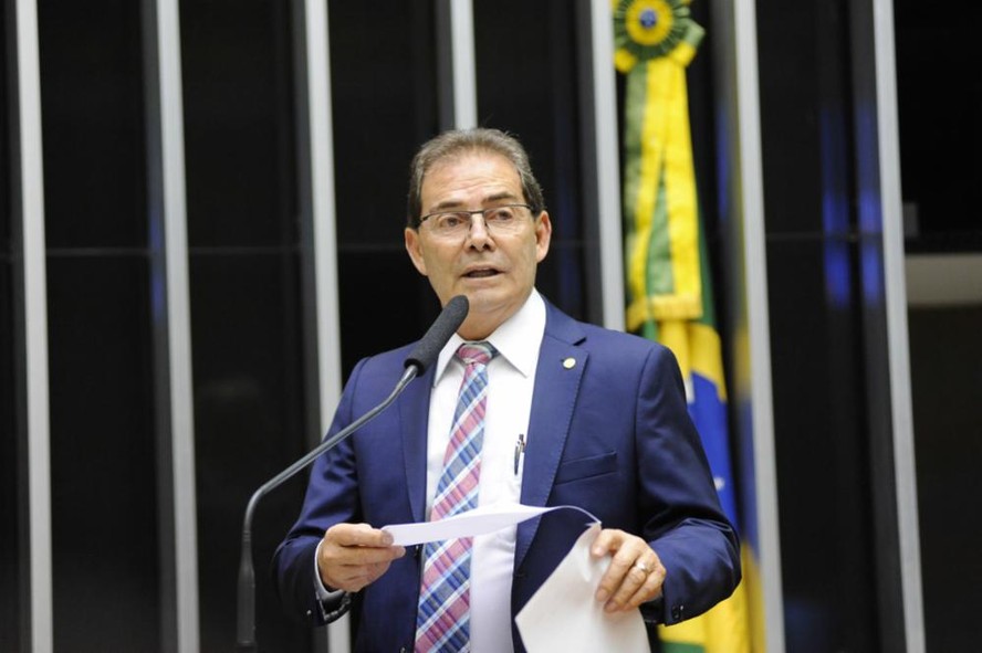 O então deputado Paulinho da Força discursa na Câmara