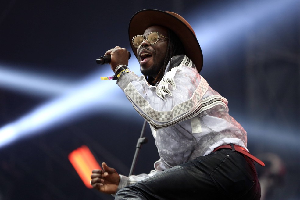 Eric Burton, com o Black Pumas, no Lollapalooza 2022, em São Paulo — Foto: Lucas Tavares