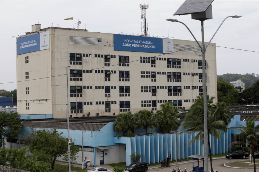 O Hospital Adão Pereira Nunes, onde duas vítimas do tiroteio estão internadas