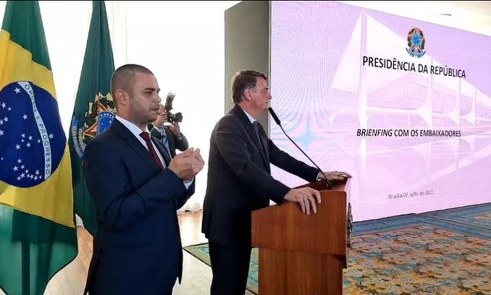 Jair Bolsonaro em reunião com embaixadores — Foto: Reprodução