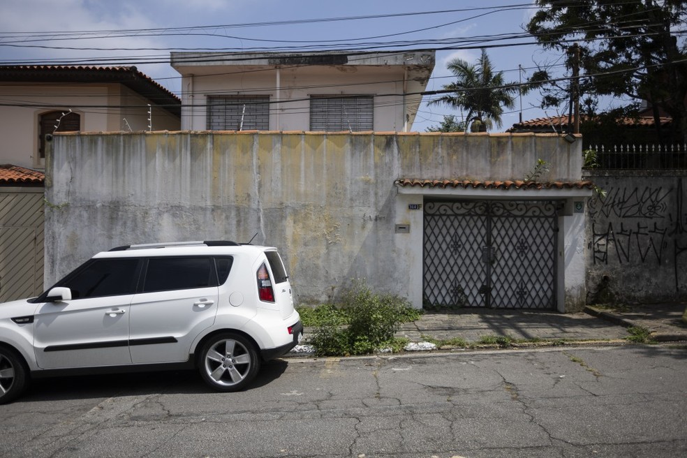 Abandonada, casa onde família von Richthofen morou, em Vila Congonhas, foi invadida e ocupada — Foto: Maria Isabel Oliveira / Agência O GLOBO