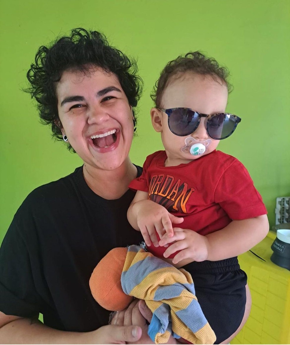 Gabs Noah ao lado do sobrinho, Cris — Foto: Reprodução/Instagram