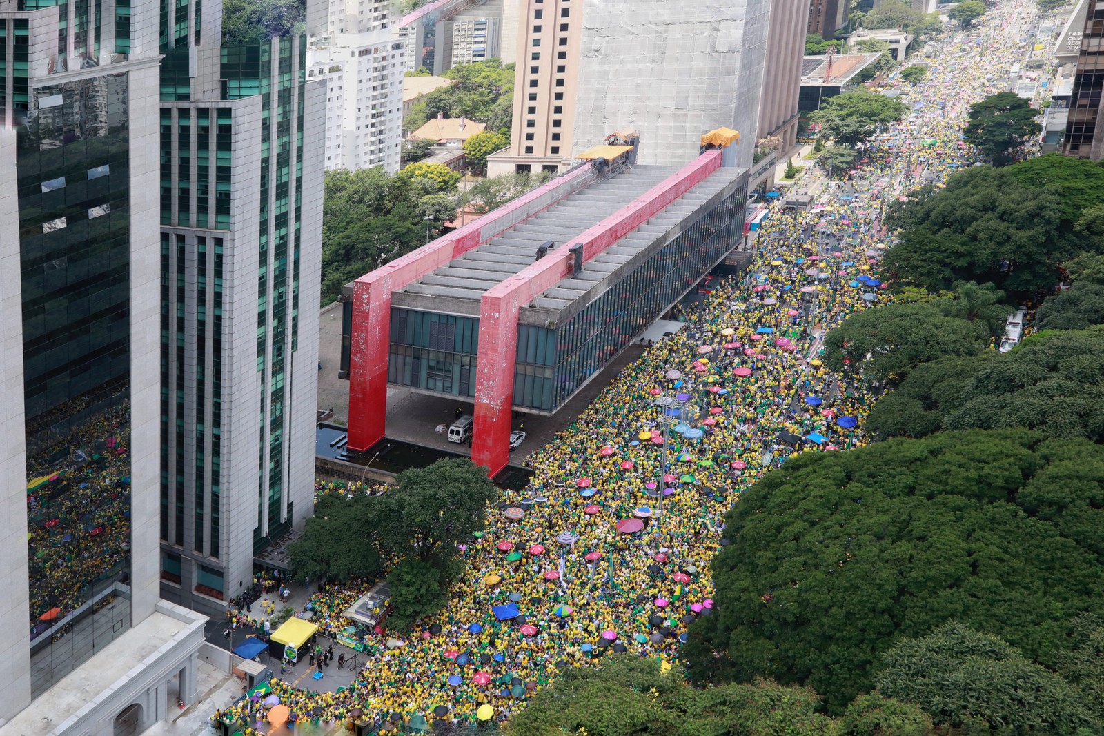 Avenida Paulista por voltadas 13h: ato foi convocado pelo ex-presidente após operação da PF que apontou suposta tentativa de golpe de Estado — Foto: Edilson Dantas/Agência O Globo