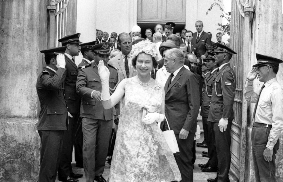 Rainha Elizabeth em visita à Bahia — Foto: Agência O Globo