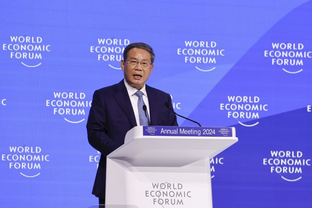 O primeiro-ministro chinês, Li Qiang, discursa no Fórum Econômico Mundial em Davos