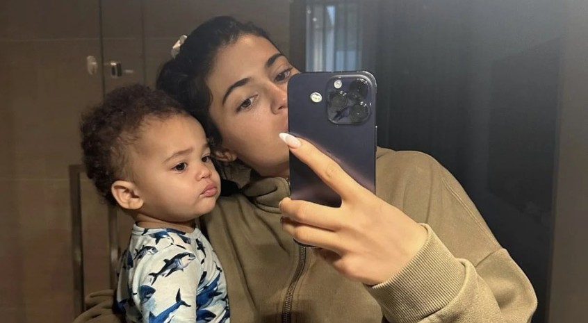 Kylie e o filho Aire — Foto: Reprodução/Instagram