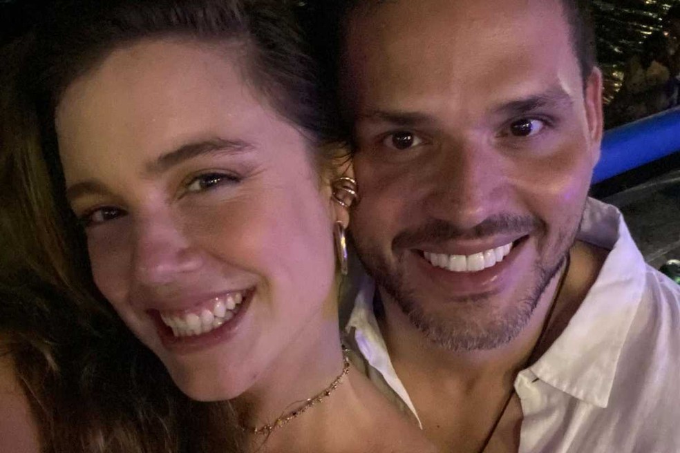 Alice Wegmann e o namorado, o produtor musical Dudu Borges, que já trabalhou com nomes como Rick Martin e Ivete Sangalo  — Foto: Reprodução / Instagram