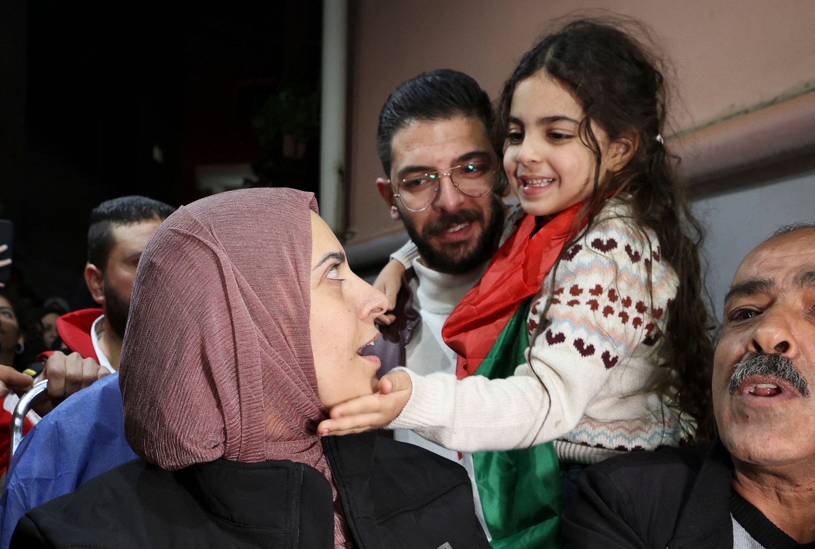 Fatima Shaheen é outra prisioneira que foi liberada por Israel no dia 24 de novembro, após acordo com Hamas — Foto: HAZEM BADER/AFP