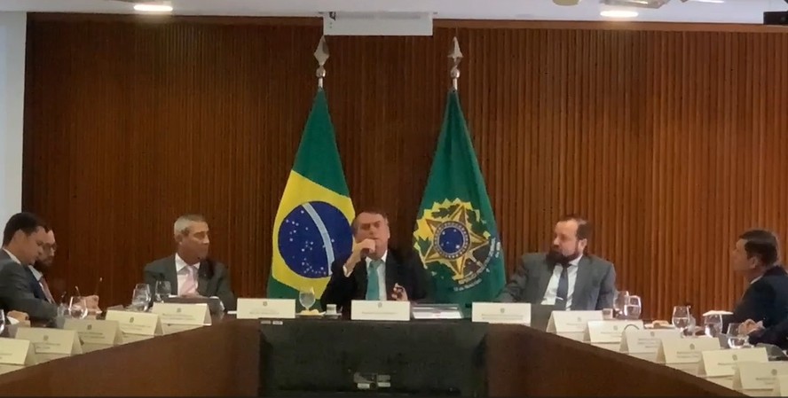 Reunião ministerial na qual Jair Bolsonaro convoca ministros a agir antes da eleição
