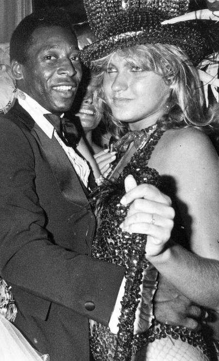 Xuxa e Pelé, com quem namorou, em 1982 — Foto: Reprodução
