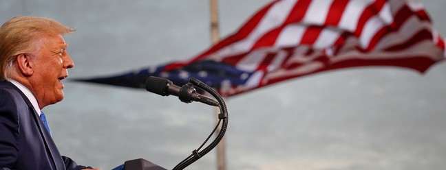 Donald Trump fala durante um comício de campanha no aeroporto Cecil em Jacksonville, FlóridaREUTERS - 24/09/2020