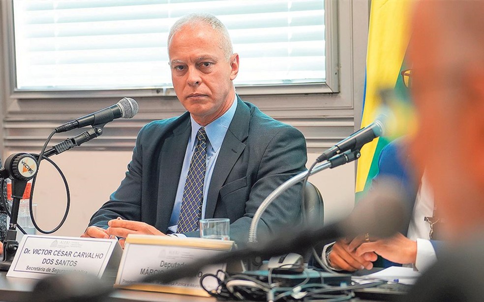 O secretário Victor César Santos quer transformar as relações entre a PM e a Polícia Civil — Foto: Agência O Globo