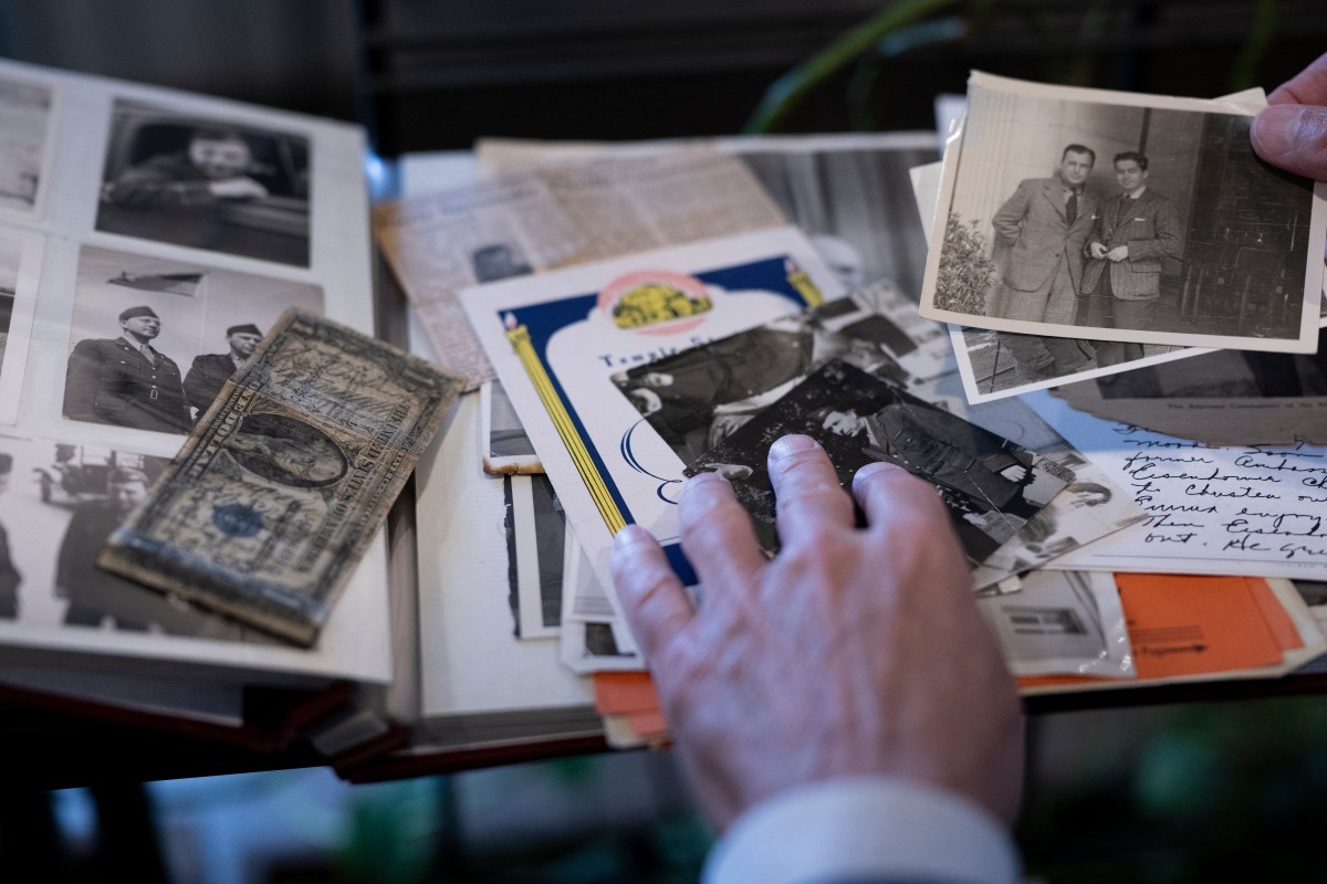 Imagens esquecidas de um cinegrafista do 'Dia D' vêm à tona 80 anos depois — Foto: BRENDAN SMIALOWSKI/AFP