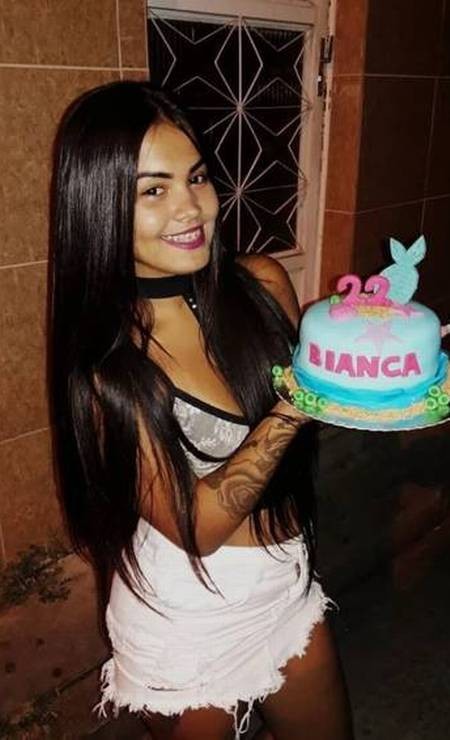 Bianca Lourenço, 24 anos, morta na Penha, em janeiro de 2021. A jovem, moradora da Baixada Fluminense, foi morta a mando de Dalton Vieira Santana, traficante, que não aceitava o fim do relacionamento. O corpo da vítima foi localizado em um tonel encontrado boiando em uma praia da Ilha do Governador, na Zona Norte, com sinais de tortura  — Foto: Reprodução