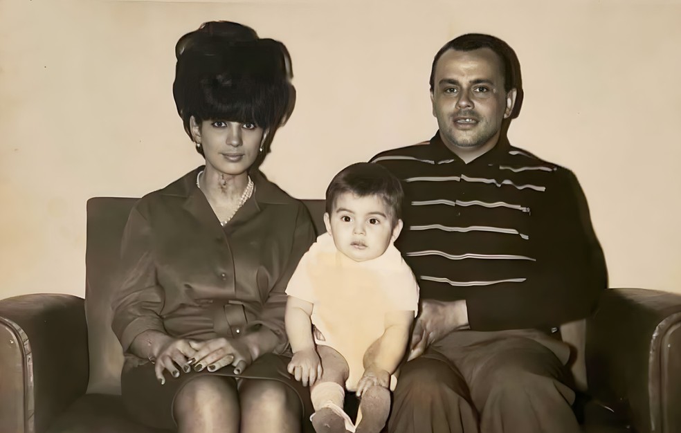 O DJ Zé Pedro com os pais, José Pedro e Maria — Foto: Acervo pessoal