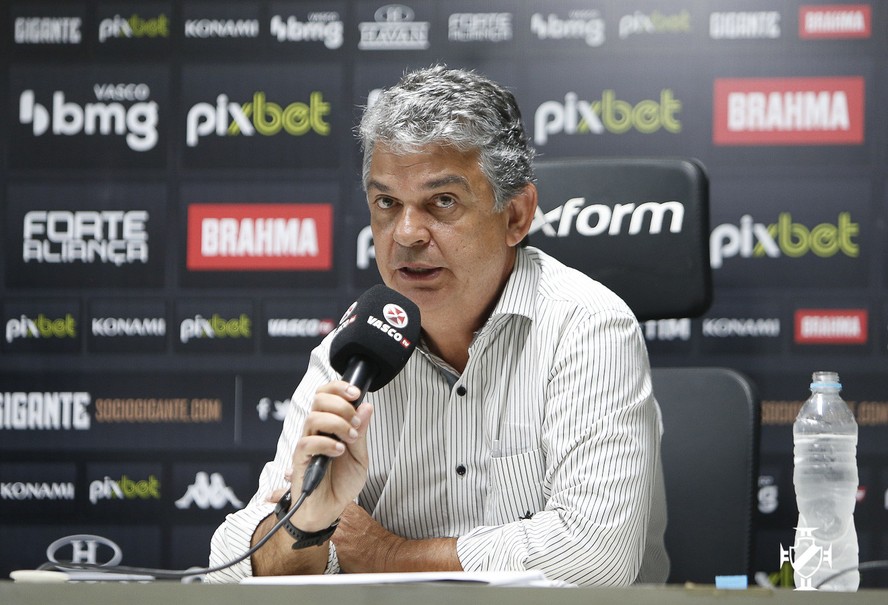 Carlos Brazil deixa o comando da base do Vasco