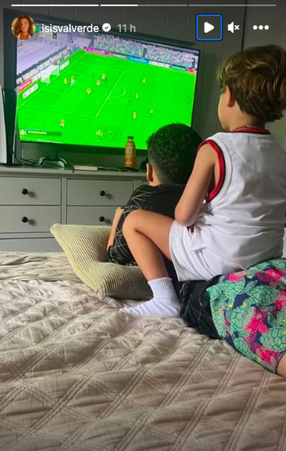 Isis Valverde mostrou o filho dela e o de Marcus Buaiz juntos — Foto: Reprodução/Instagram