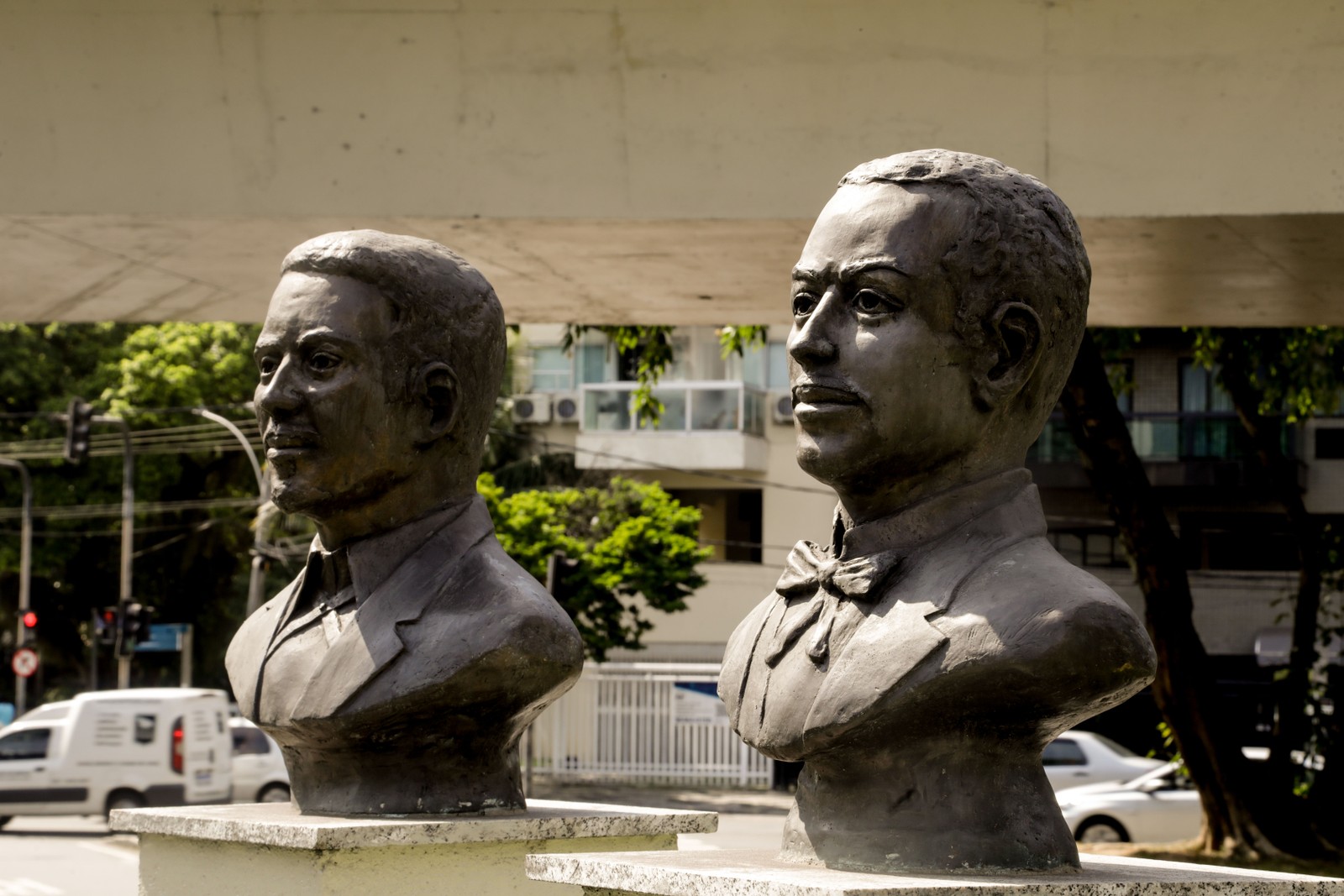 Irmãos André e Antônio Rebouças, na Av Borges de Medeiros: raridade na Zona Sul — Foto: Gabriel de Paiva / Agência O Globo