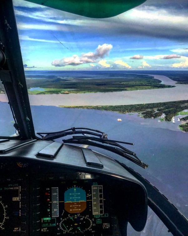 Aeronaves do Exército estão sendo usadas nas buscas pelo indigenista da Funai, Bruno Araújo e o correspondente britânico Dom Phillips, desaparecidos na Amazônia desde domingo (5) — Foto: Comando Militar da Amazônia / AFP