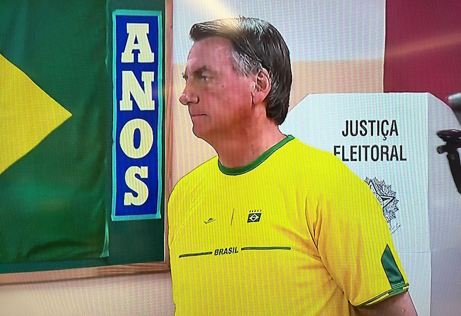 Bolsonaro vota na vila militar — Foto: Reprodução