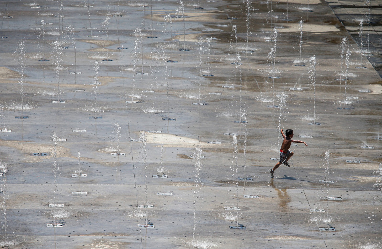 Alta temperatura no Vale do Anhangabau  com termometro marcando 39 garus. — Foto: Paulo Pinto/Agência Brasil