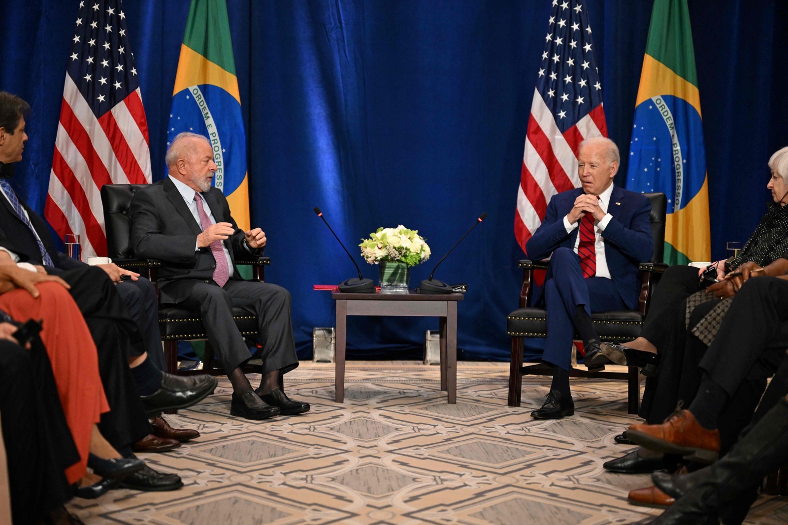 Lula encontra com o presidente Joe Biden nos Estados Unidos — Foto: Jim WATSON / AFP