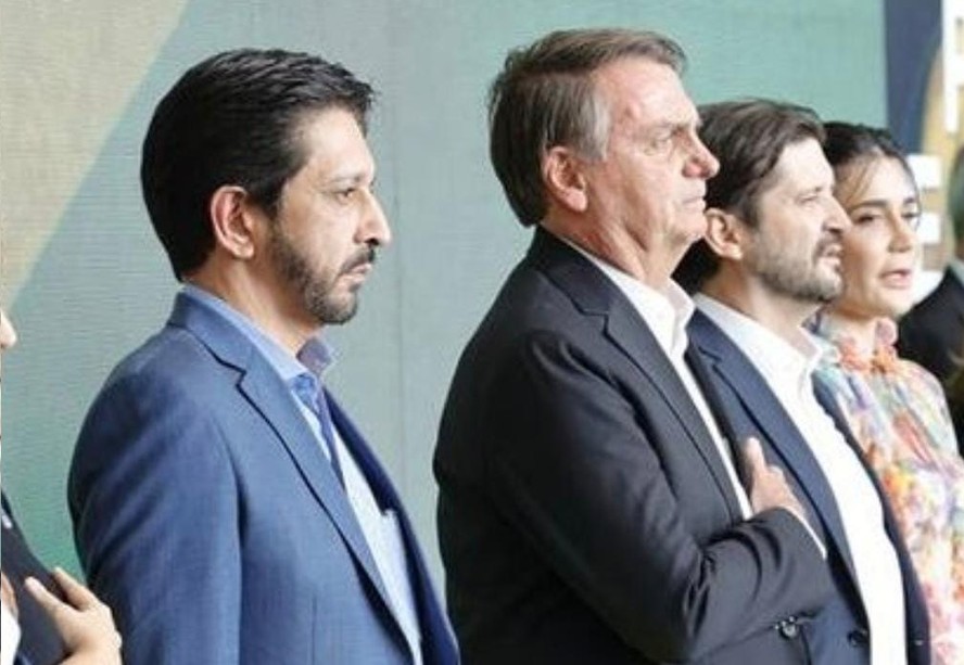 Ricardo Nunes, prefeito de São Paulo, ao lado do ex-presidente Jair Bolsonaro em evento do PL Mulher em São Paulo