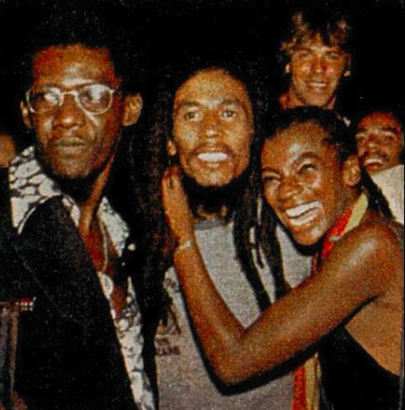 Bob Marley e Zezé Motta em festa no Morro da Urca — Foto: Reprodução / Twitter